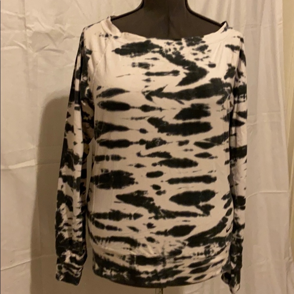 Black and white nike drifit